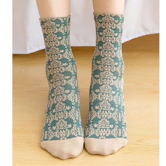 Cozy Textured Print Multicolor Mid Length Sock Set - Picture 4 of 5